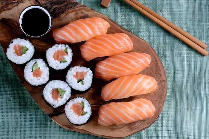 Salmon sushi nutrition facts